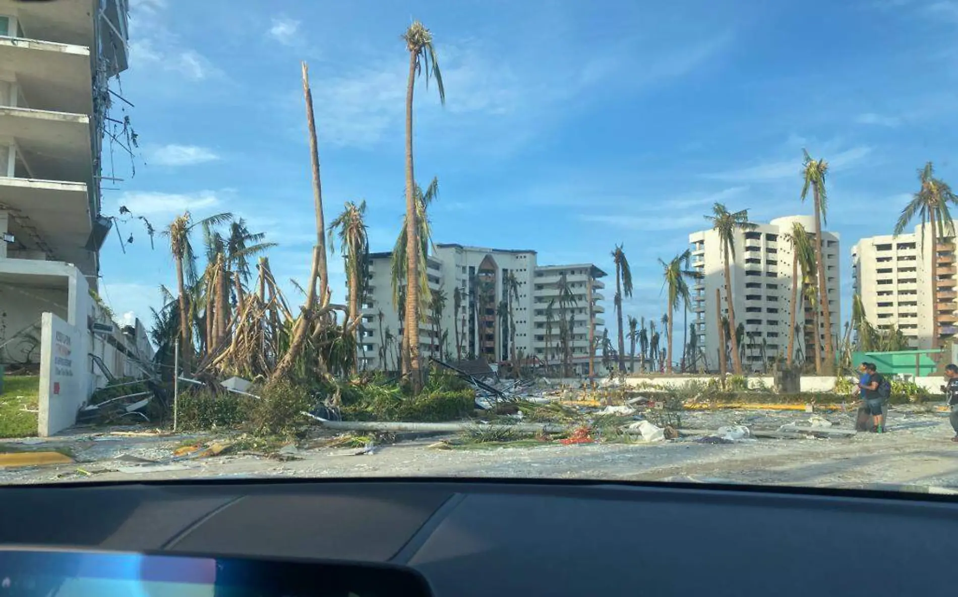 Titular de Sedeco narra su experiencia en Acapulco con el huracán Otis